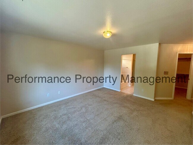 Building Photo - Stunning 3 Bed/2 Bath NW Bakersfield Home ...