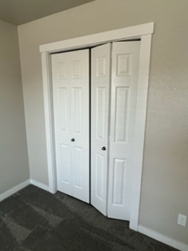 Building Photo - Great 4 bed 2.5 bath home with 2600 sq ft!  Kuna Home with lots of room just off N Ten Mile Rd an...