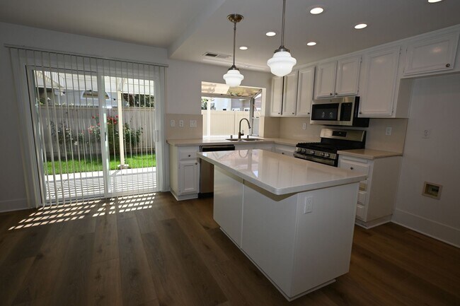 Building Photo - Immaculate 2 story 3 bedroom 2.5 bath house in Laguna Niguel