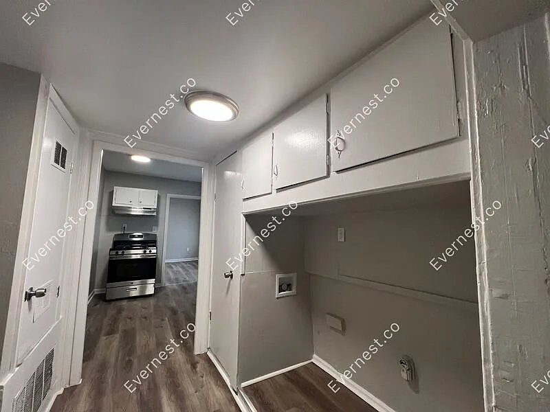 Building Photo - 524 Pollock St