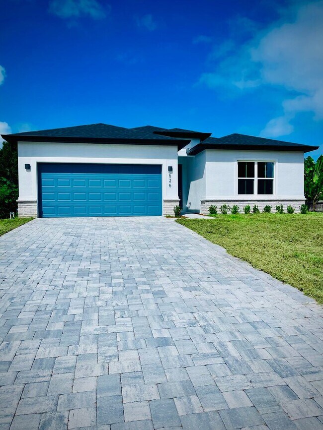 Building Photo - Welcome to your dream rental in beautiful ...