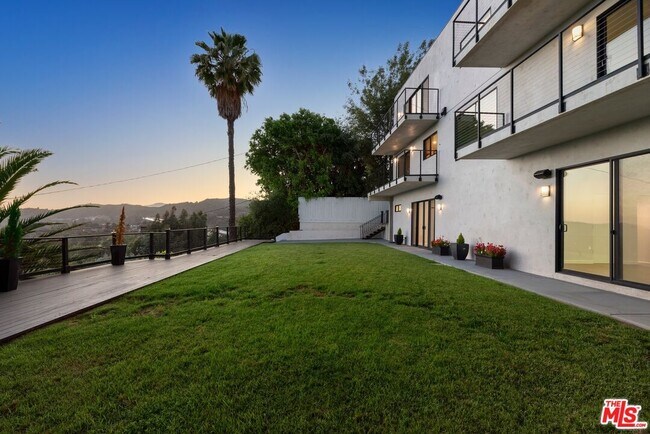 Building Photo - 105 Sequoia Dr