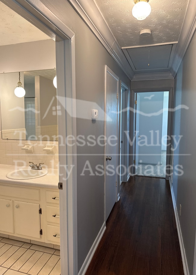Building Photo - MOVE IN READY! TOUR TODAY! Check out this ...