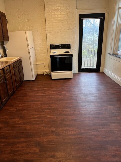 Building Photo - 6612 Vine St