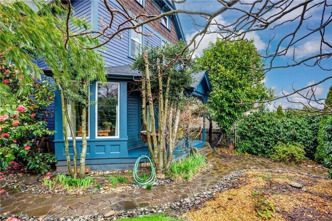 Building Photo - 1311 N Garden St