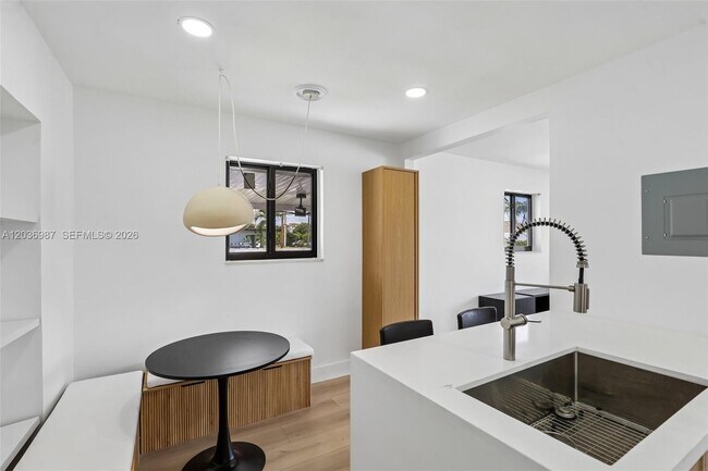 Building Photo - 6595 SW 31st St