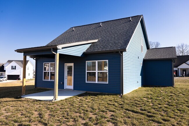 Building Photo - Elegant Home with Stone Fireplace, Kitchen Island and Designer Primary Suite