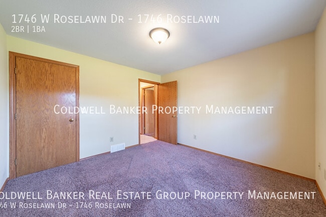 Building Photo - 1746 W Roselawn Dr