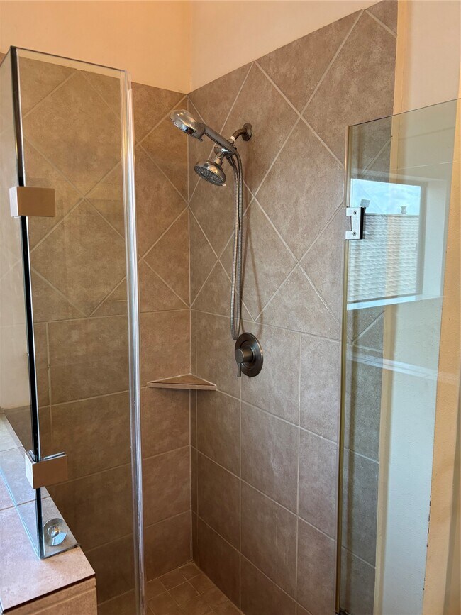 Building Photo - 1510 W 26th St