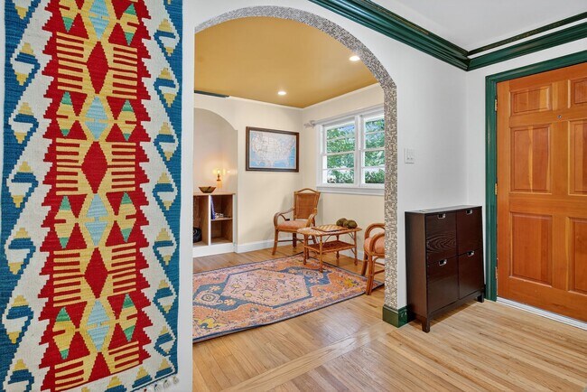Building Photo - Fully Furnished Home with an Incredible Mi...