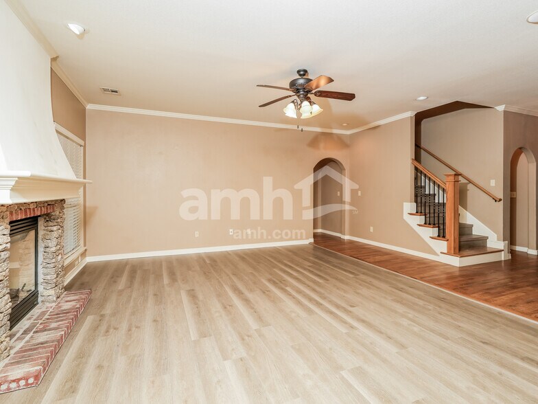 Building Photo - 3151 E 144th St S