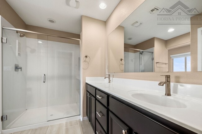 Building Photo - 1 MO. FREE RENT! Gorgeous Corner-Lot Townhouse with Mountain Views
