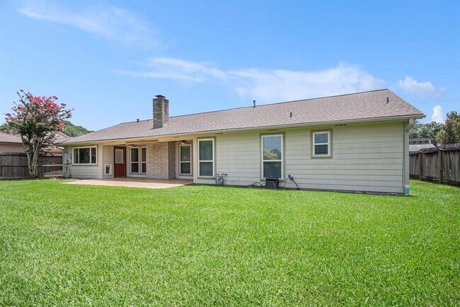 Building Photo - 16007 Brookvilla Dr