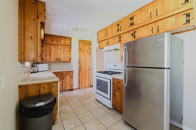 Building Photo - 5210 De Lange Ln