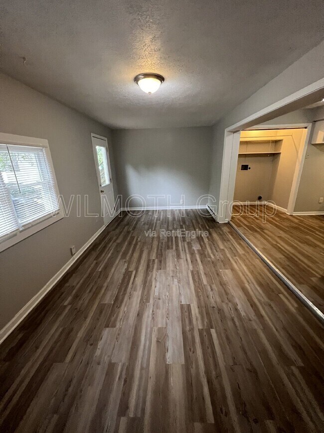 Building Photo - 210 Whitlock Ave
