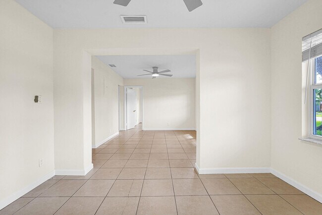 Building Photo - 261 NE 45th St