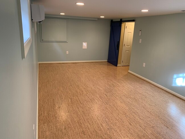 Building Photo - 524 Whittier St NW