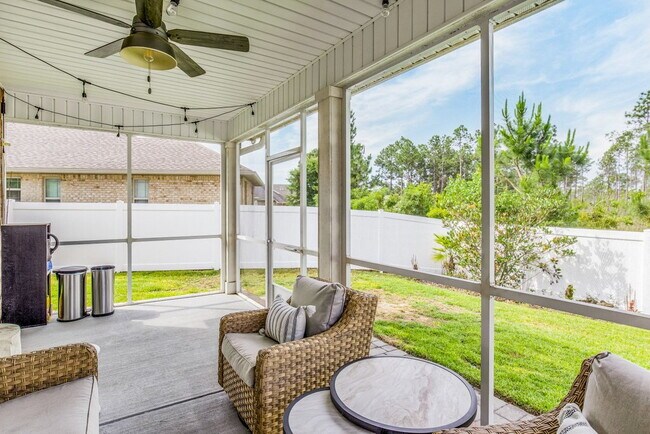 Building Photo - Bright and beautiful home in Windward Cove...