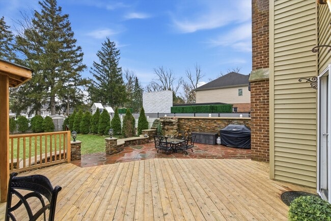 Building Photo - 395 Scott St