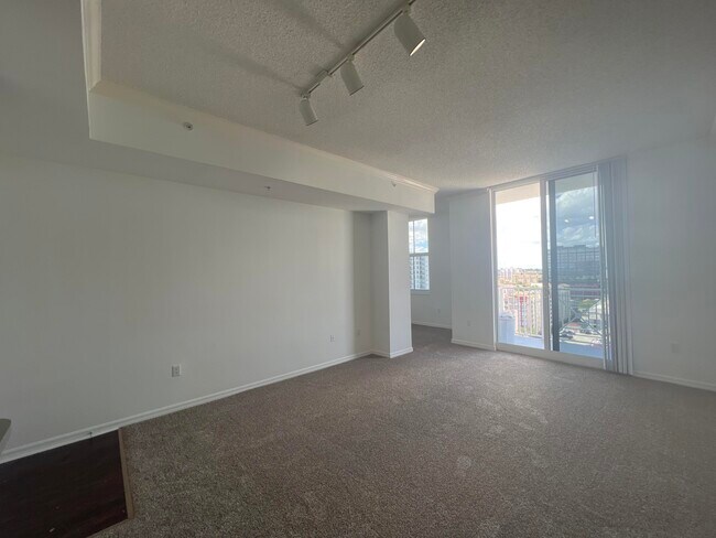 Building Photo - 255 Evernia St