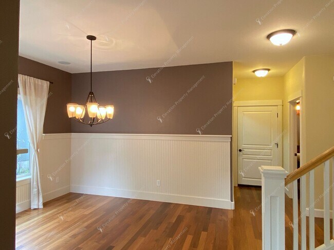 Building Photo - 3BR - 2.5 BA Charming Greenway Home in Lar...