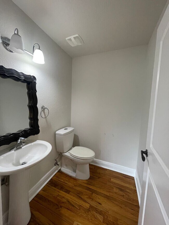 Building Photo - 1330 N Duval St