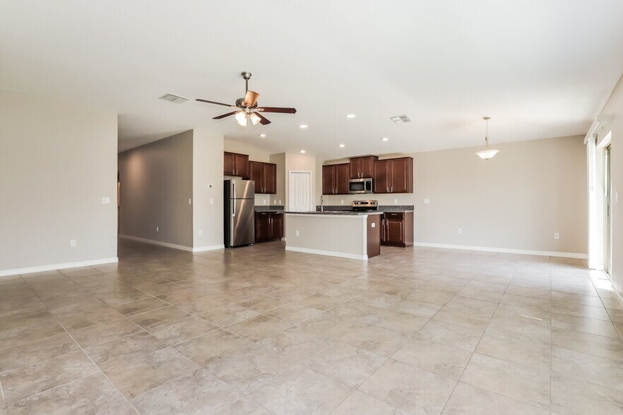 Building Photo - 15708 Charr Island St