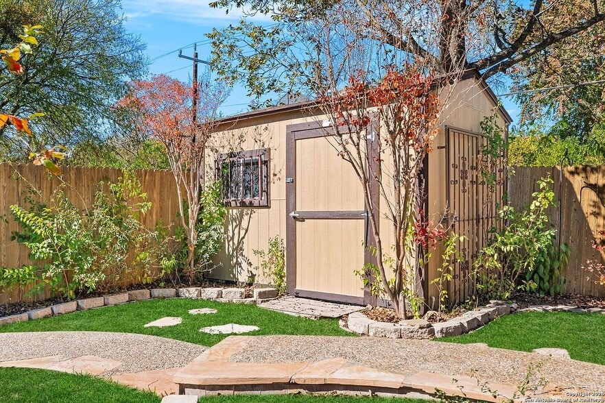 Building Photo - 13934 Mission Valley
