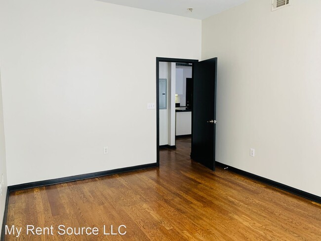 Building Photo - 2 br, 2 bath House - 5300 Peachtree Rd Uni...