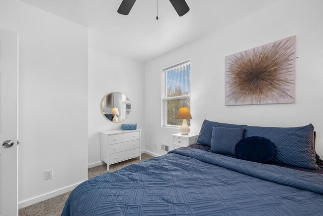 Building Photo - 2009 Sharon St