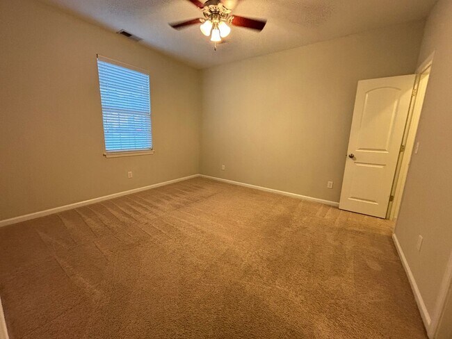 Building Photo - 408 Abe Cir