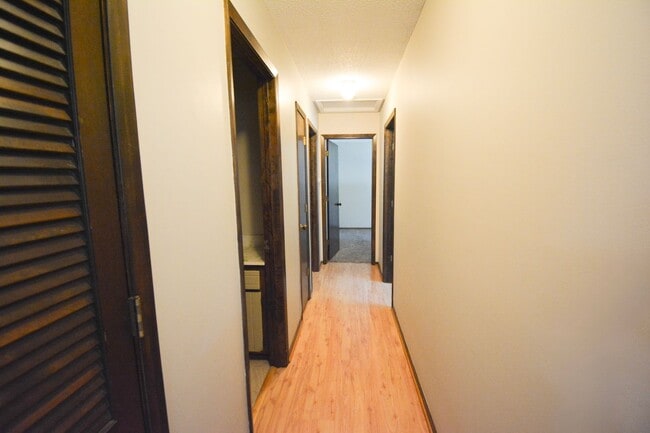 Building Photo - Spacious and Character-filled 5 BR 3 Bath ...