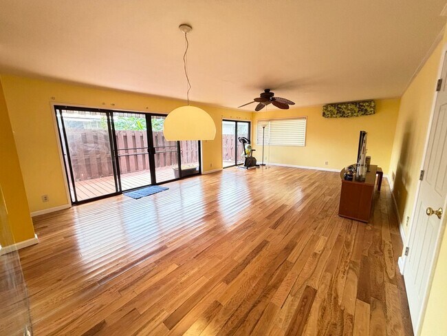Building Photo - 2 Bedroom 1.5 Bathroom 2 Parkings at Nuuanu Streamside Spacious Ground Floor Unit Available Now!