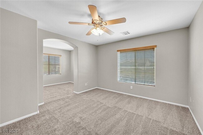 Building Photo - 6160 Sugartree Ave