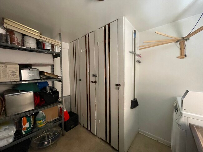 Building Photo - 7722 W Belmont Ave