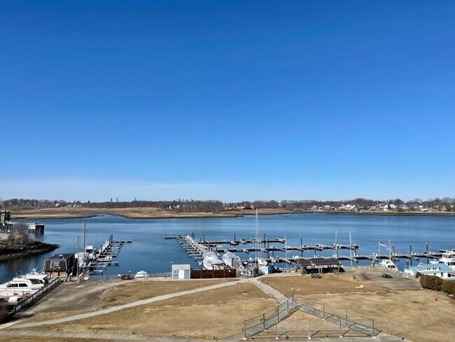 Building Photo - 100 Cove Way