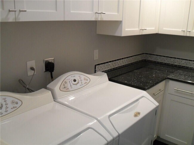 Building Photo - 4804 Greystone Dr