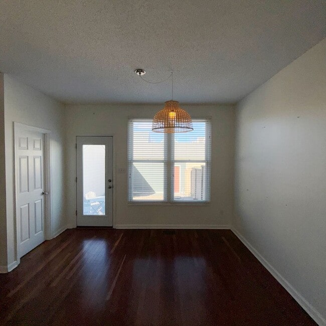 Building Photo - 3306 Domain St