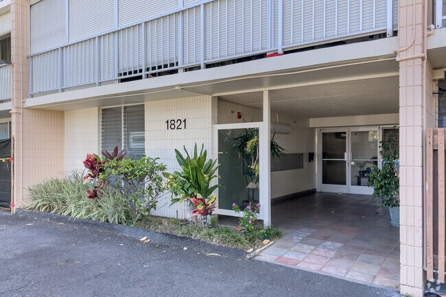 Building Photo - Makiki Hillside
