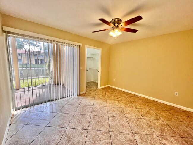 Building Photo - 4855 Via Palm Lakes