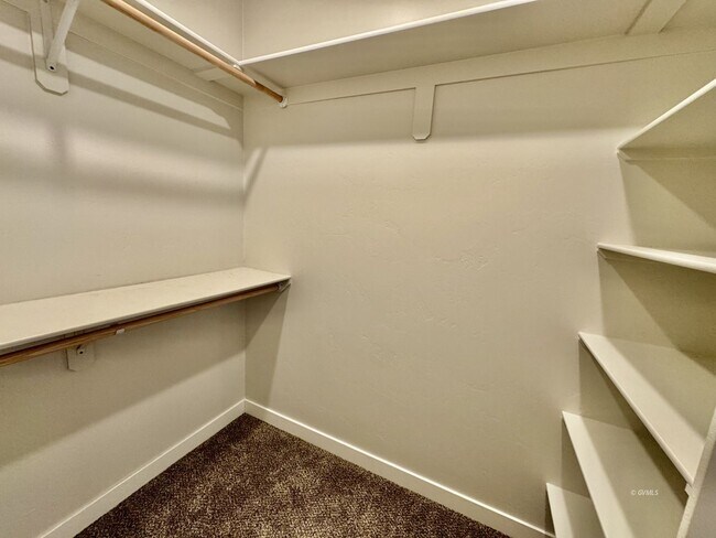 Building Photo - 860 S Flagstone Wy