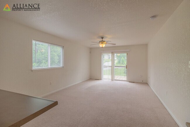 Building Photo - Balcony & Walkout Basement!