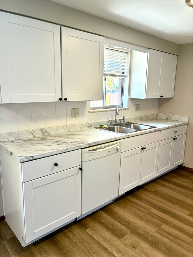 Building Photo - 3 Bedroom, 1 Bath Home with 1 car attached garage in Northwest Loveland, CO