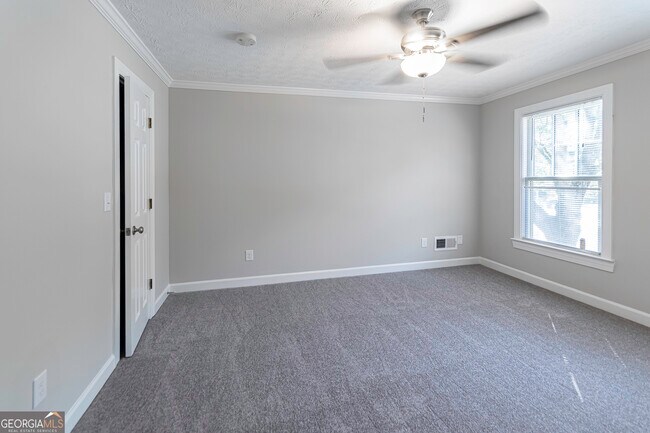 Building Photo - 3165 Henderson Walk