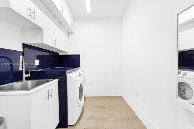 Building Photo - 5040 SW 159th Ave