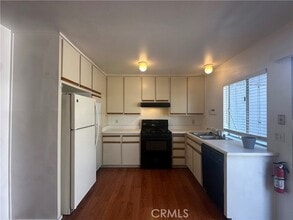 Building Photo - 165 Briarwood