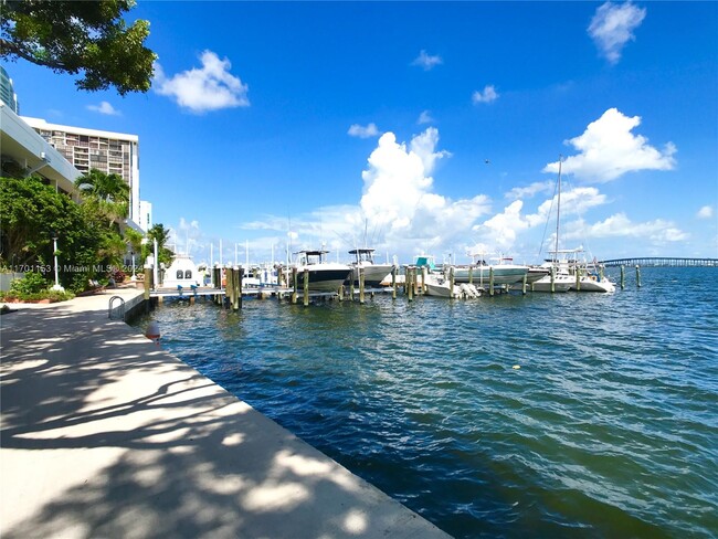 Building Photo - 1925 Brickell Ave