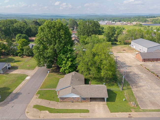 Building Photo - 100 Meadow Pl