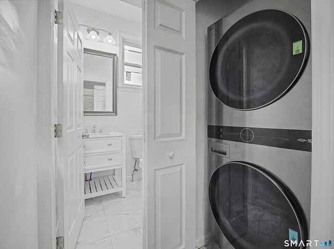 Building Photo - 144 Cottage St