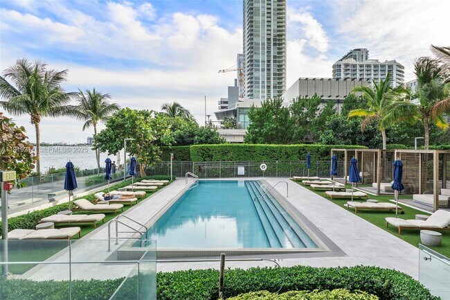 Building Photo - 3131 NE 7th Ave